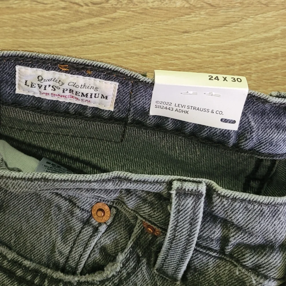 Levi's Womens 501 Original Distressed Grey Wash High Waist Straight Leg NWT 24 - Picture 4 of 6